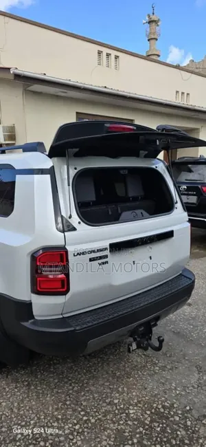 Toyota Land Cruiser Prado 2.8 2023 White