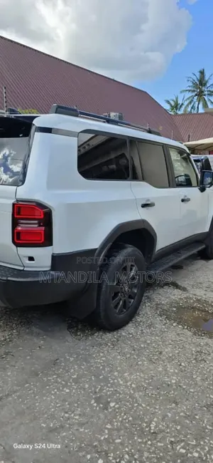 Toyota Land Cruiser Prado 2.8 2023 White