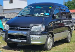 Photo - Toyota Noah 2001 Black
