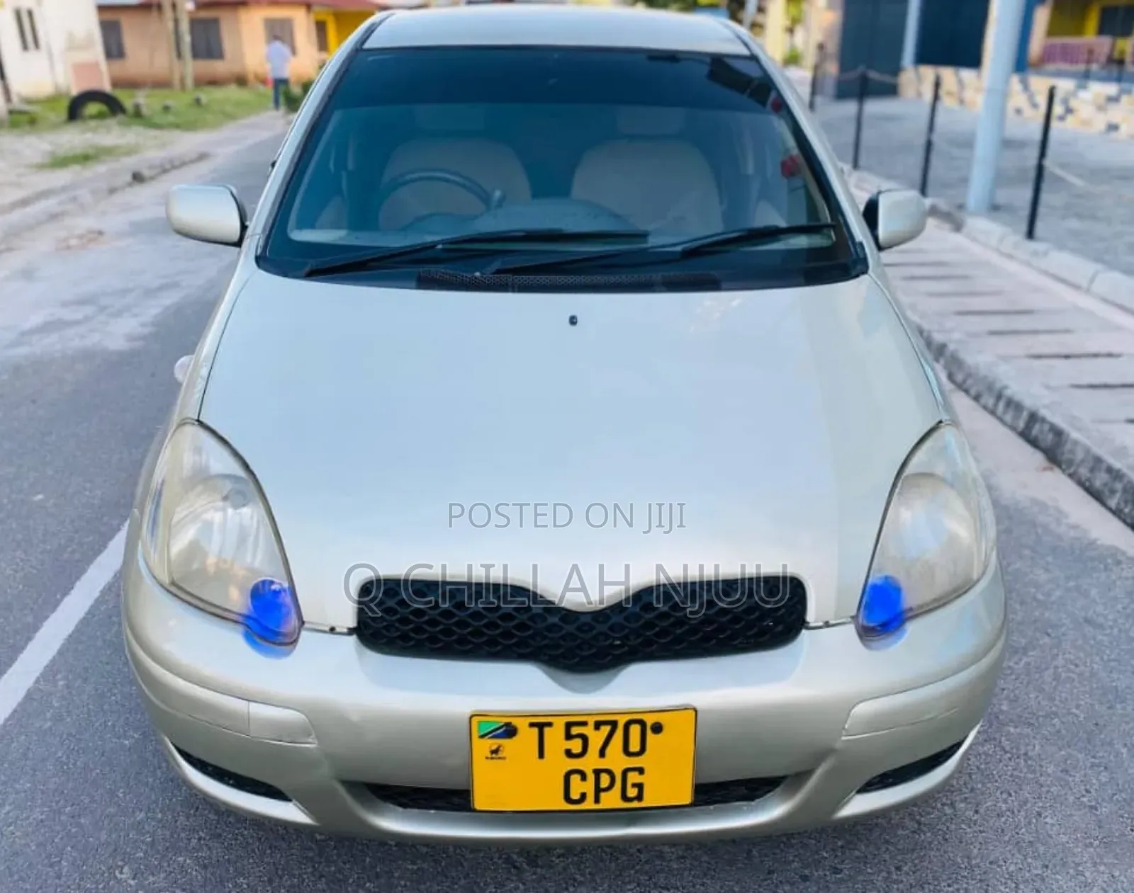 Toyota Vitz 2000 Silver