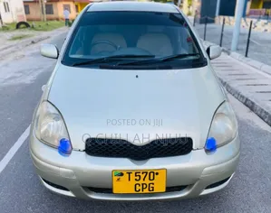 Toyota Vitz 2000 Silver