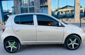 Toyota Vitz 2000 Silver