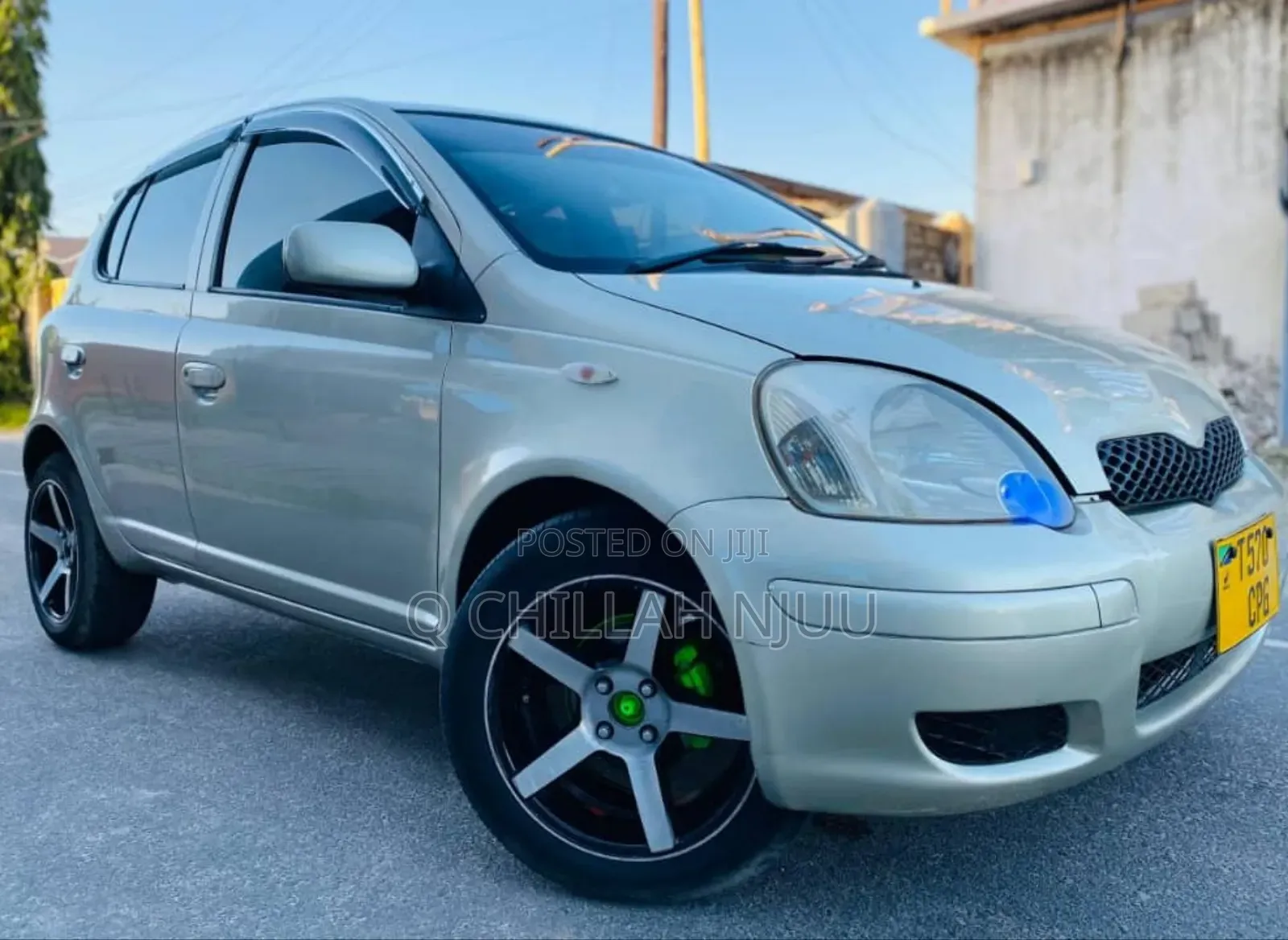 Toyota Vitz 2000 Silver