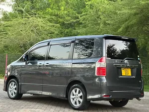 Toyota Noah 2007 Gray