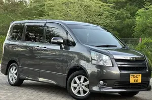 Toyota Noah 2007 Gray