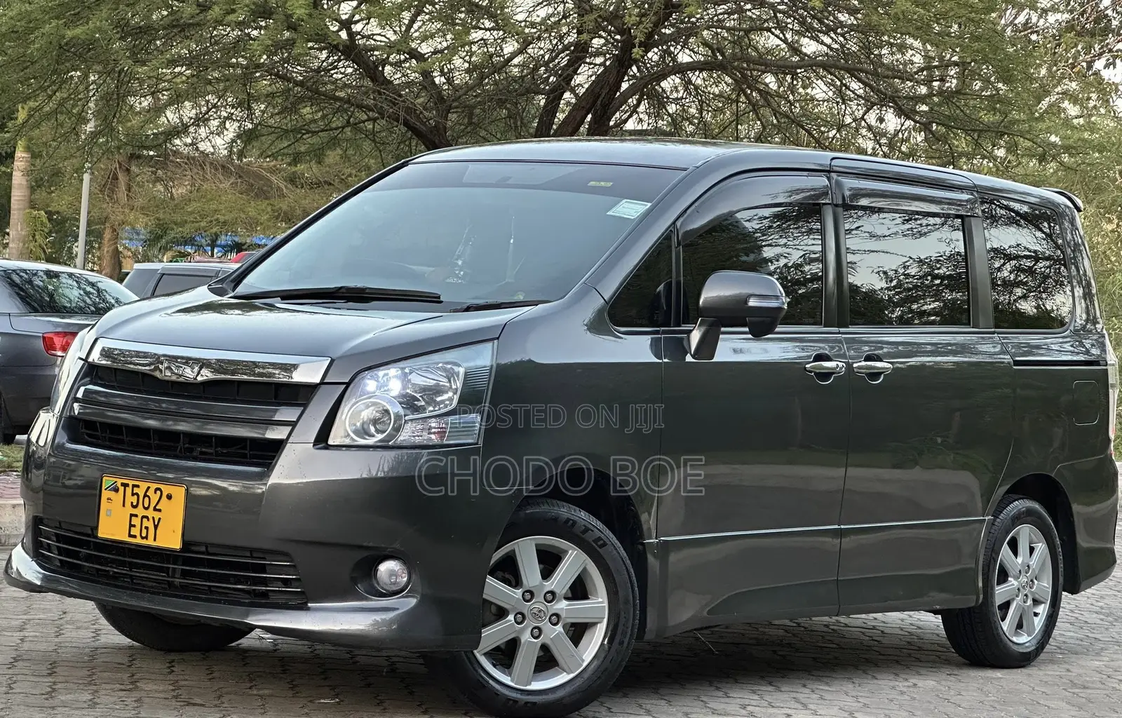 Toyota Noah 2007 Gray