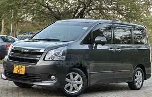 Toyota Noah 2007 Gray
