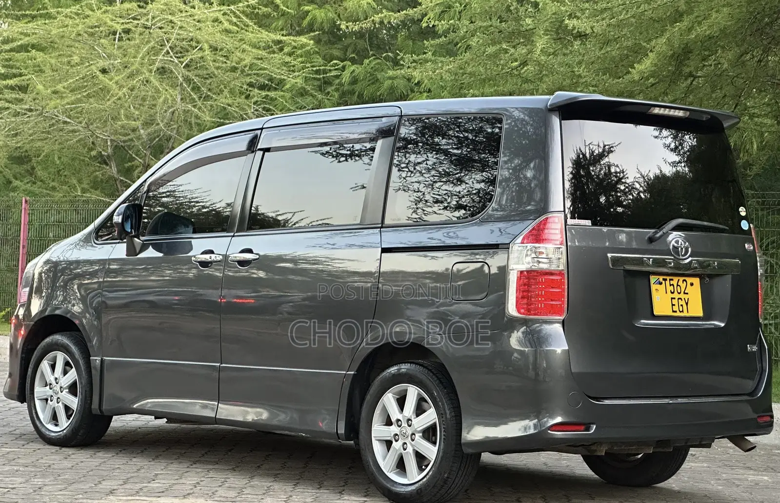 Toyota Noah 2007 Gray