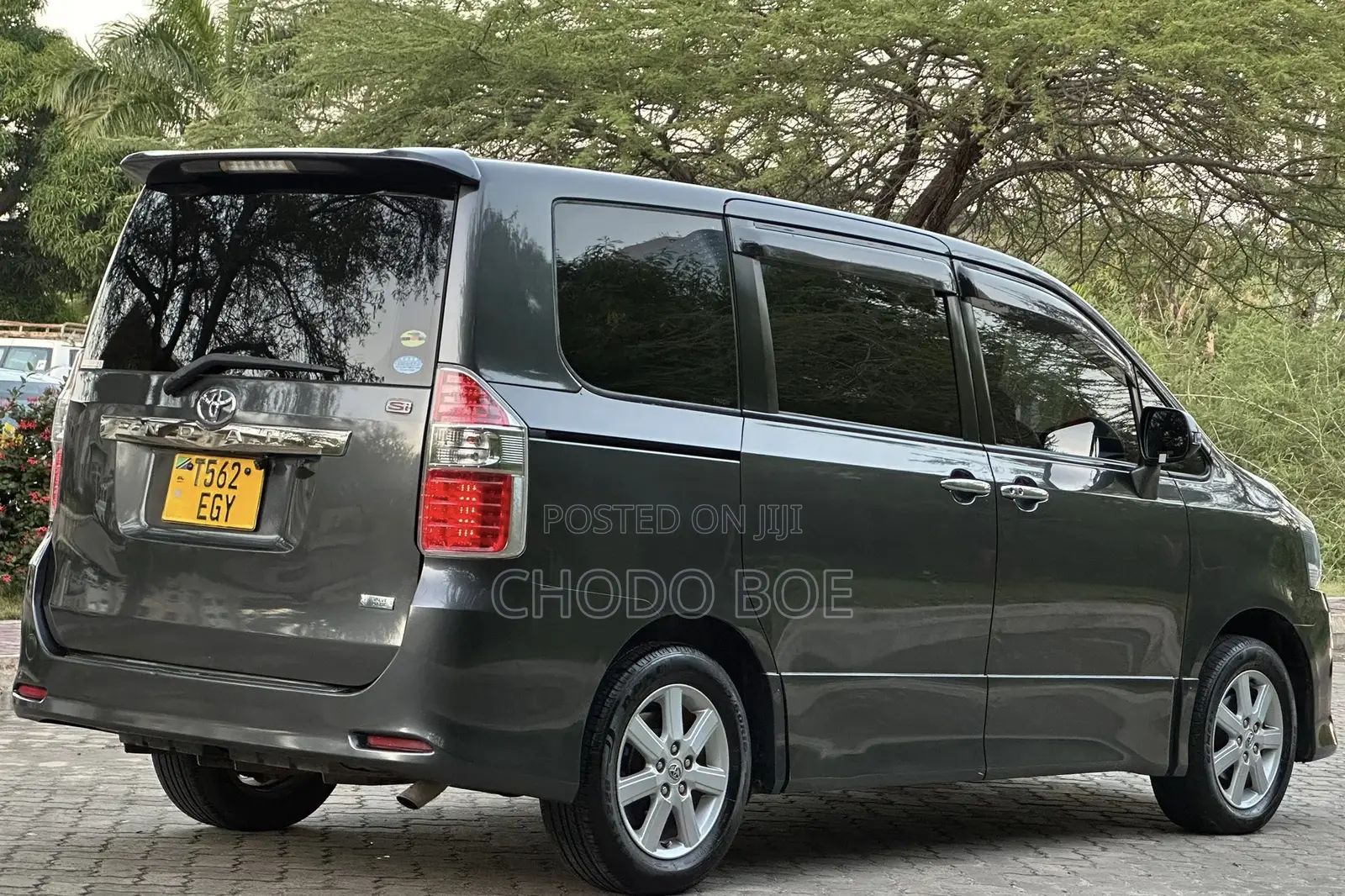 Toyota Noah 2007 Gray