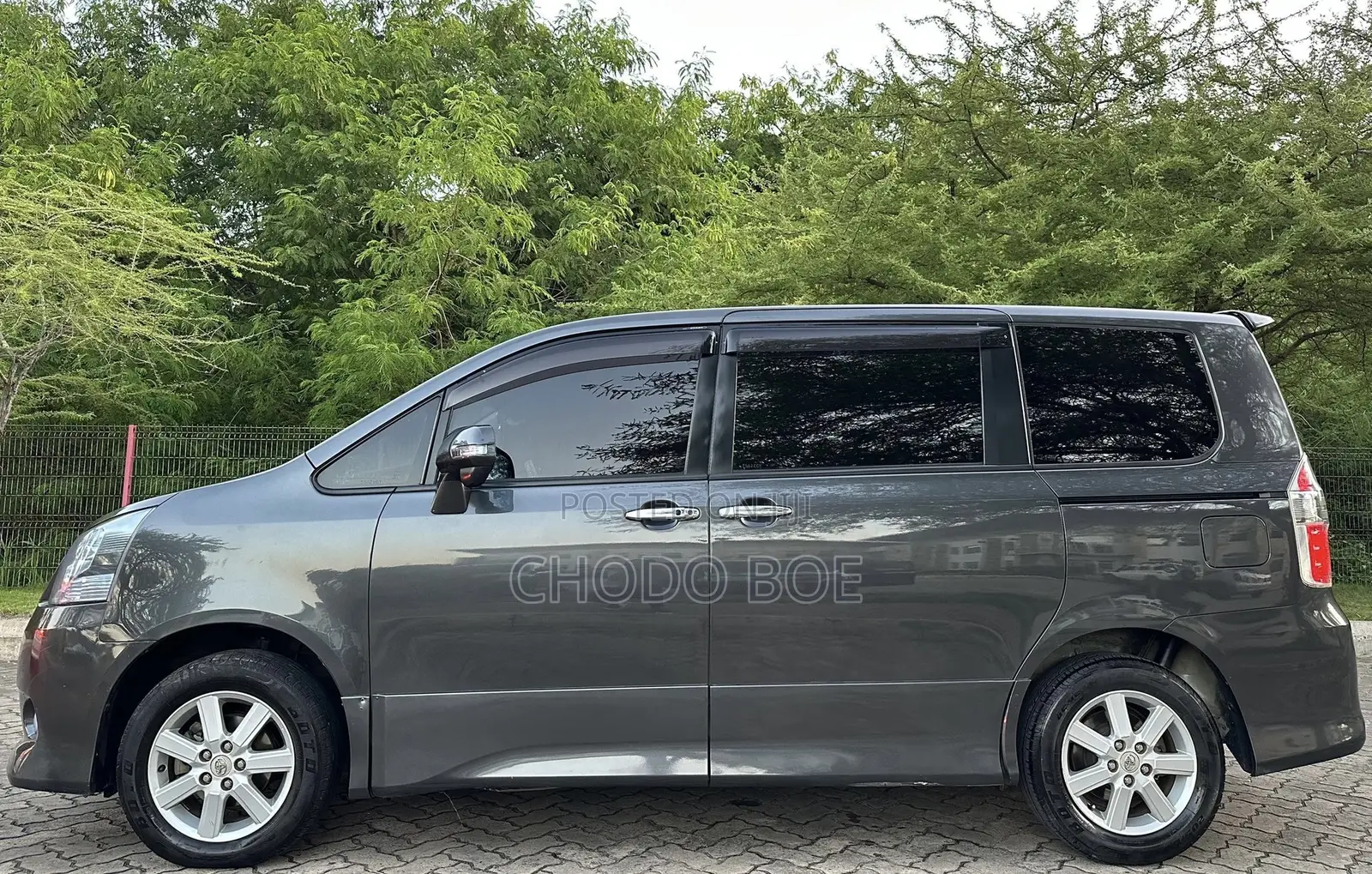Toyota Noah 2007 Gray