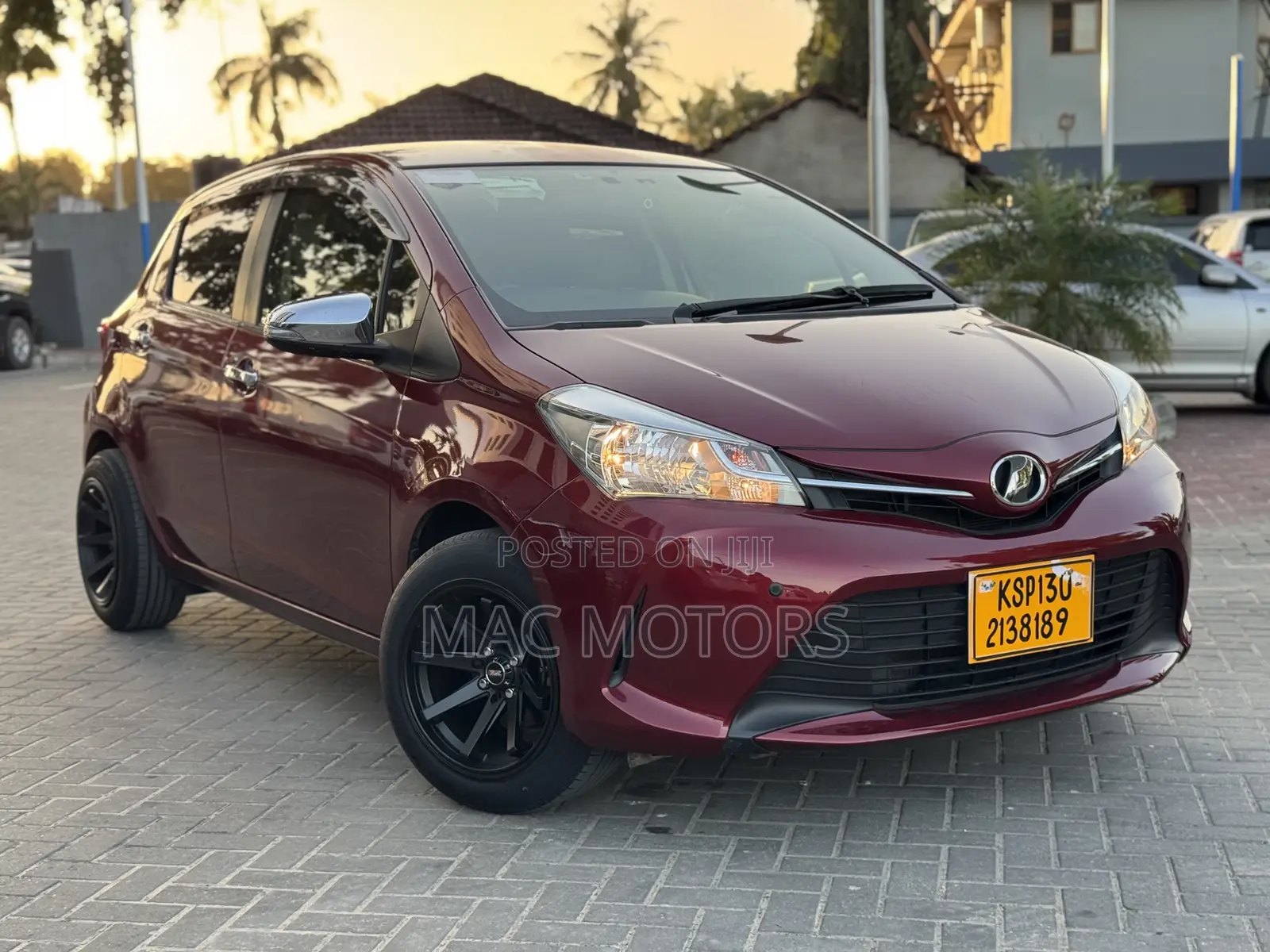 Toyota Vitz 1.0 FWD 5dr 2016 Burgundy