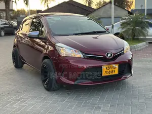Toyota Vitz 1.0 FWD 5dr 2016 Burgundy