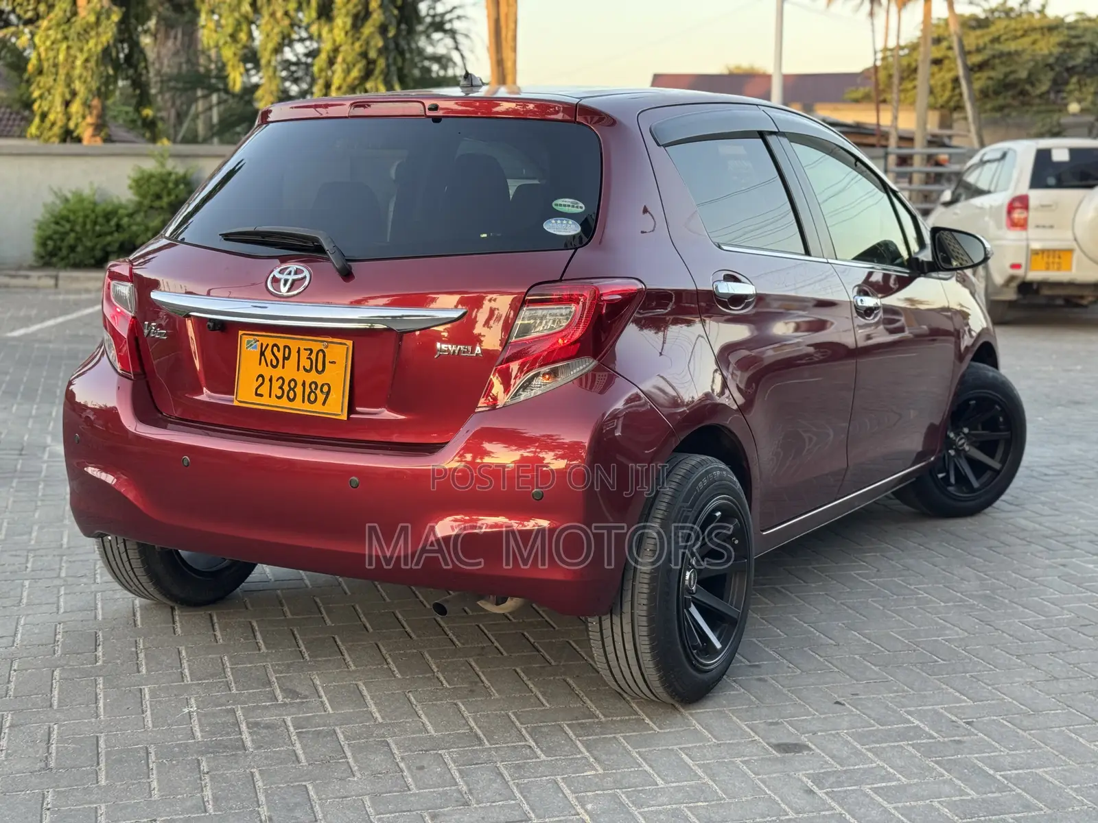 Toyota Vitz 1.0 FWD 5dr 2016 Burgundy