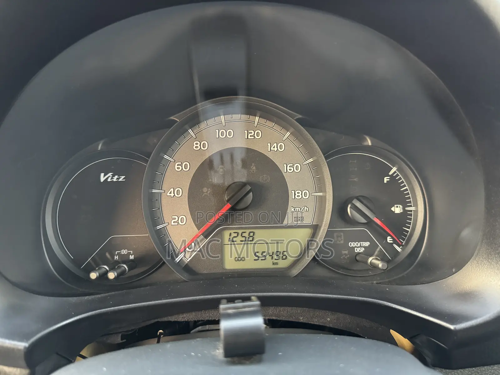 Toyota Vitz 1.0 FWD 5dr 2016 Burgundy