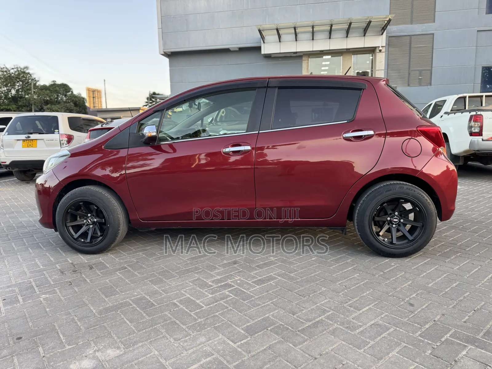 Toyota Vitz 1.0 FWD 5dr 2016 Burgundy