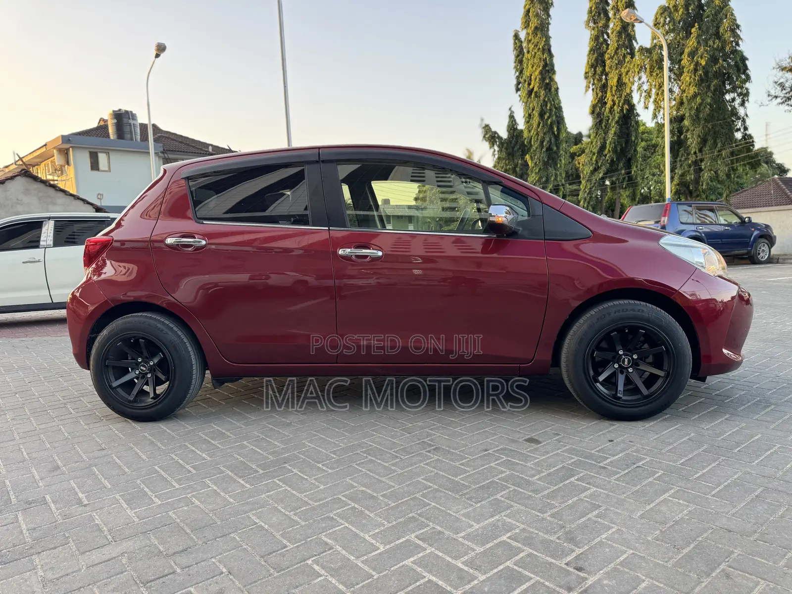 Toyota Vitz 1.0 FWD 5dr 2016 Burgundy