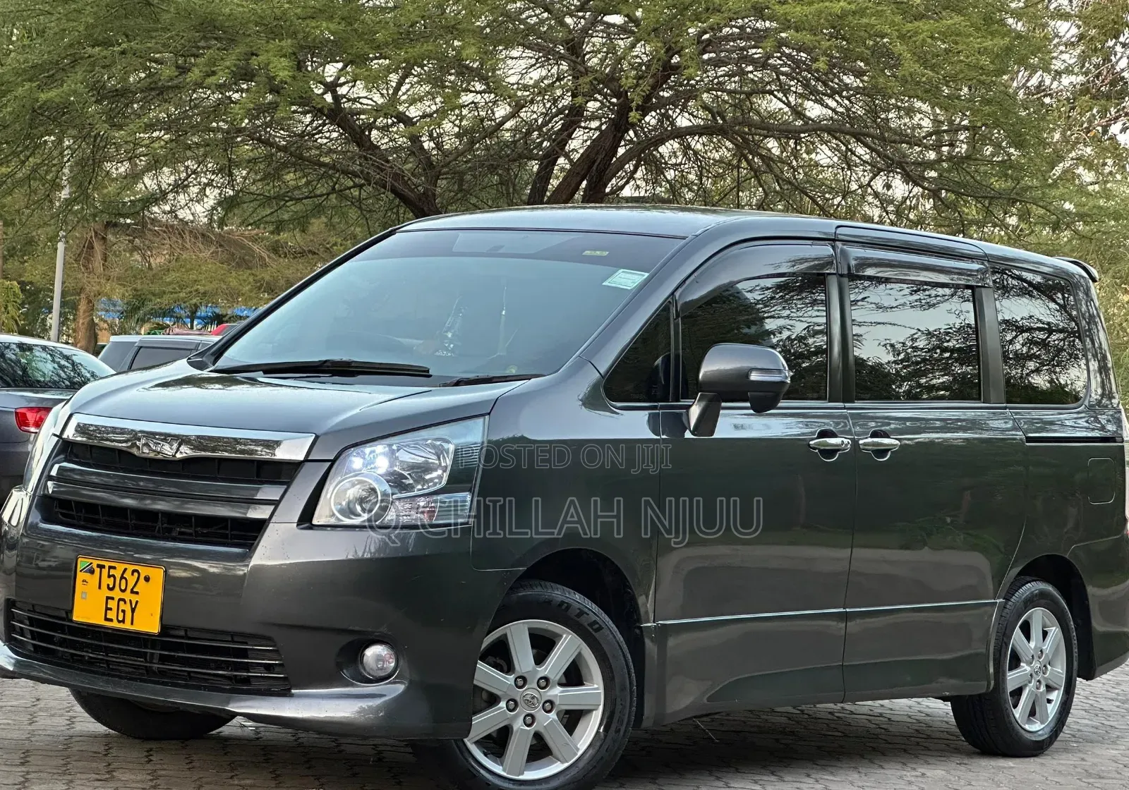 Toyota Noah 2007 Gray
