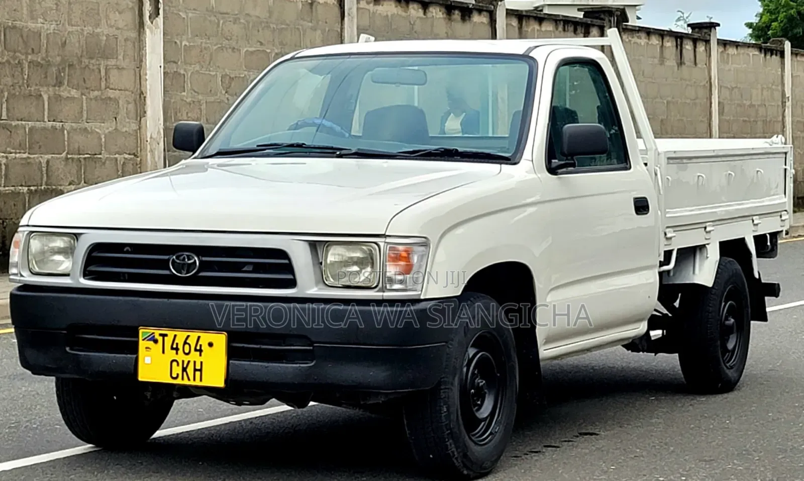 Toyota Hilux 2000 White