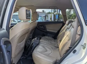 Toyota Vanguard 2007 White