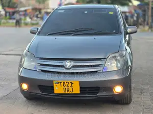 Photo - Toyota IST 2004 Gray