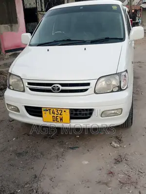 Toyota Noah 2004 White