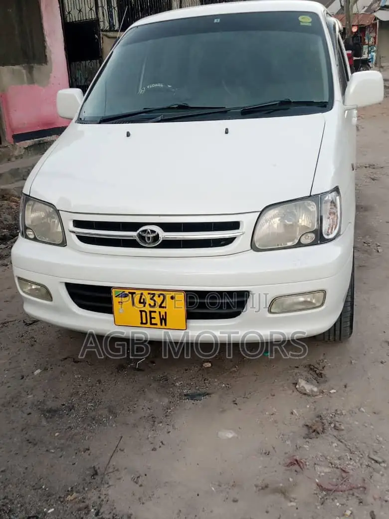 Toyota Noah 2004 White