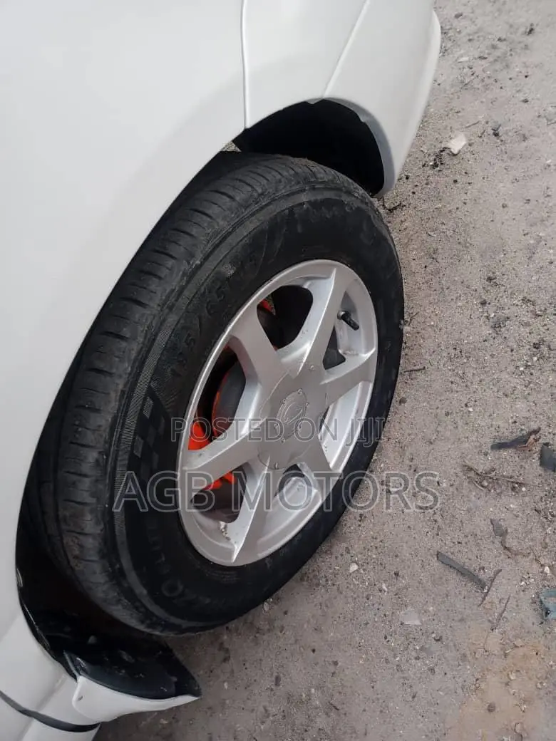 Toyota Noah 2004 White