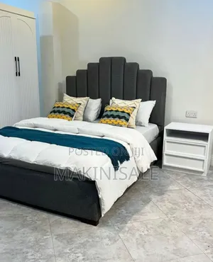 Kitanda Cha Sofa Na Side Table