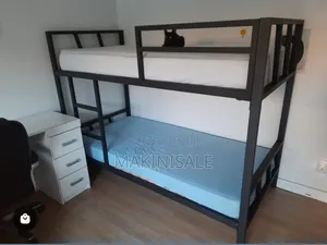 Kitanda Cha Watu Wawili Juu Na Chini