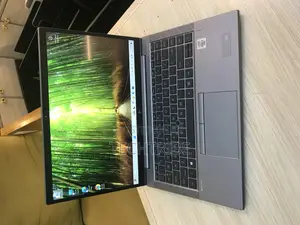 New Laptop HP ZBook Firefly 14 G7 16GB Intel Core i7 SSD 256GB