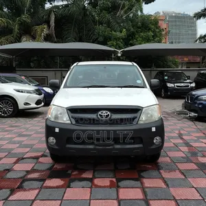 Toyota Hilux 2006 White