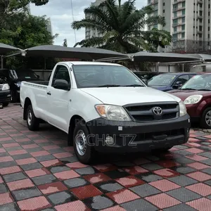 Toyota Hilux 2006 White