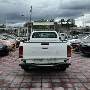 Toyota Hilux 2006 White
