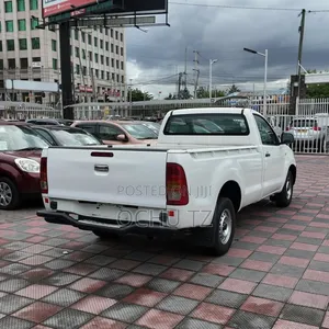 Toyota Hilux 2006 White