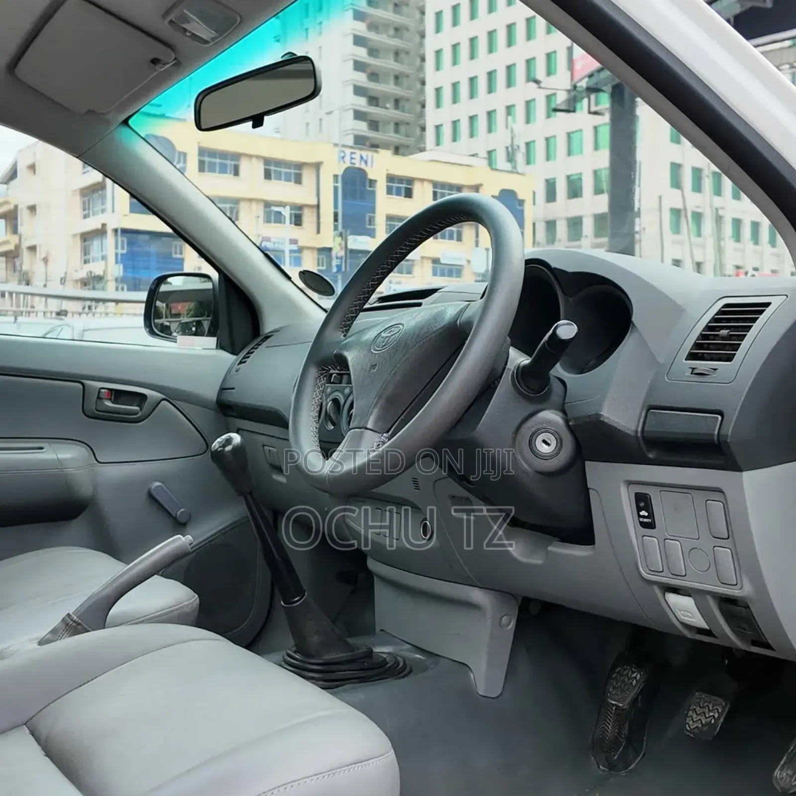 Toyota Hilux 2006 White