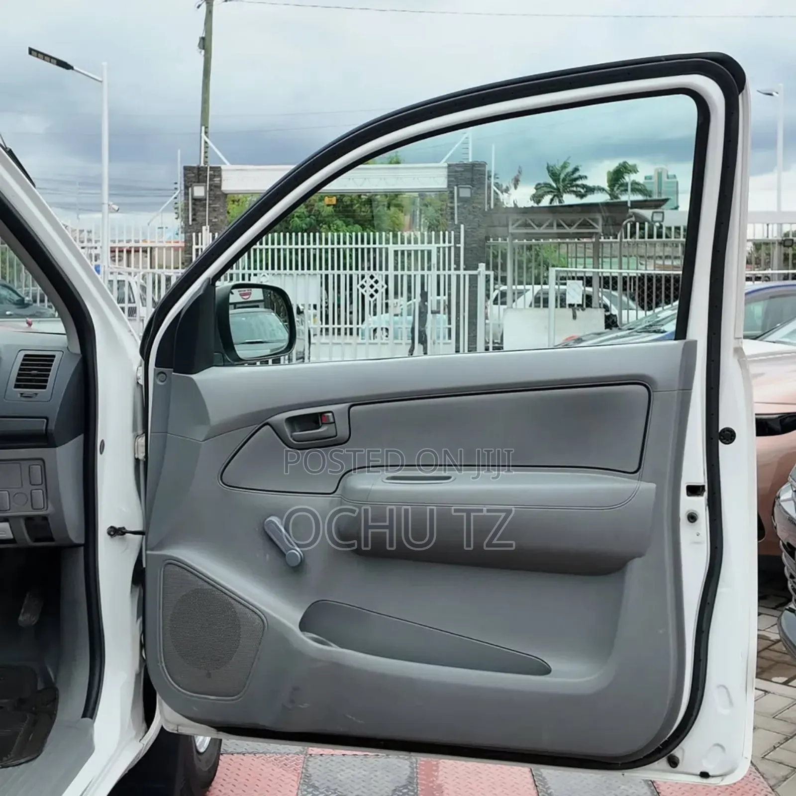 Toyota Hilux 2006 White