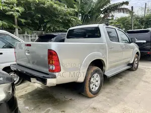 Toyota Hilux 2.5 D-4D Double Cab 4x4 SRX 2007 Silver