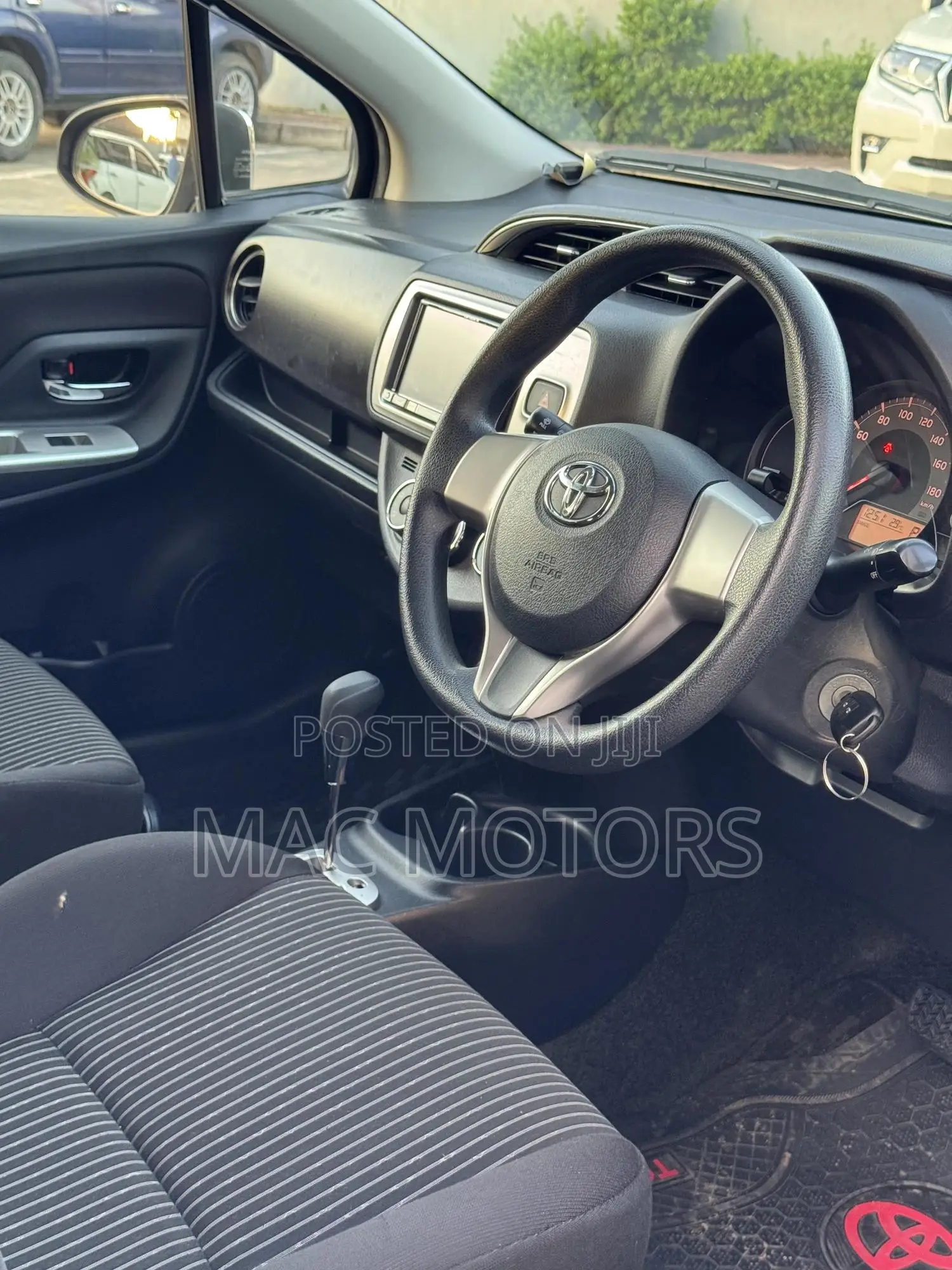 Toyota Vitz 1.0 FWD 5dr 2016 Burgundy