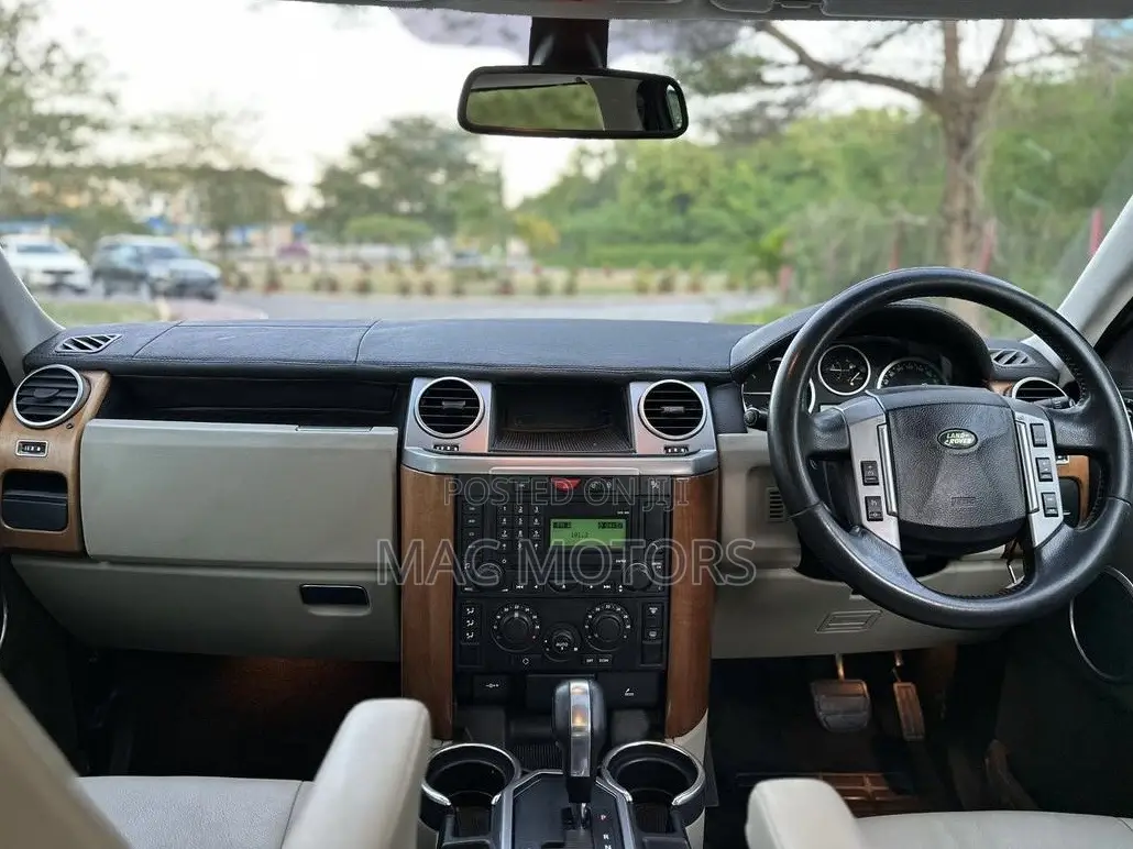 Land Rover Discovery 2009 White