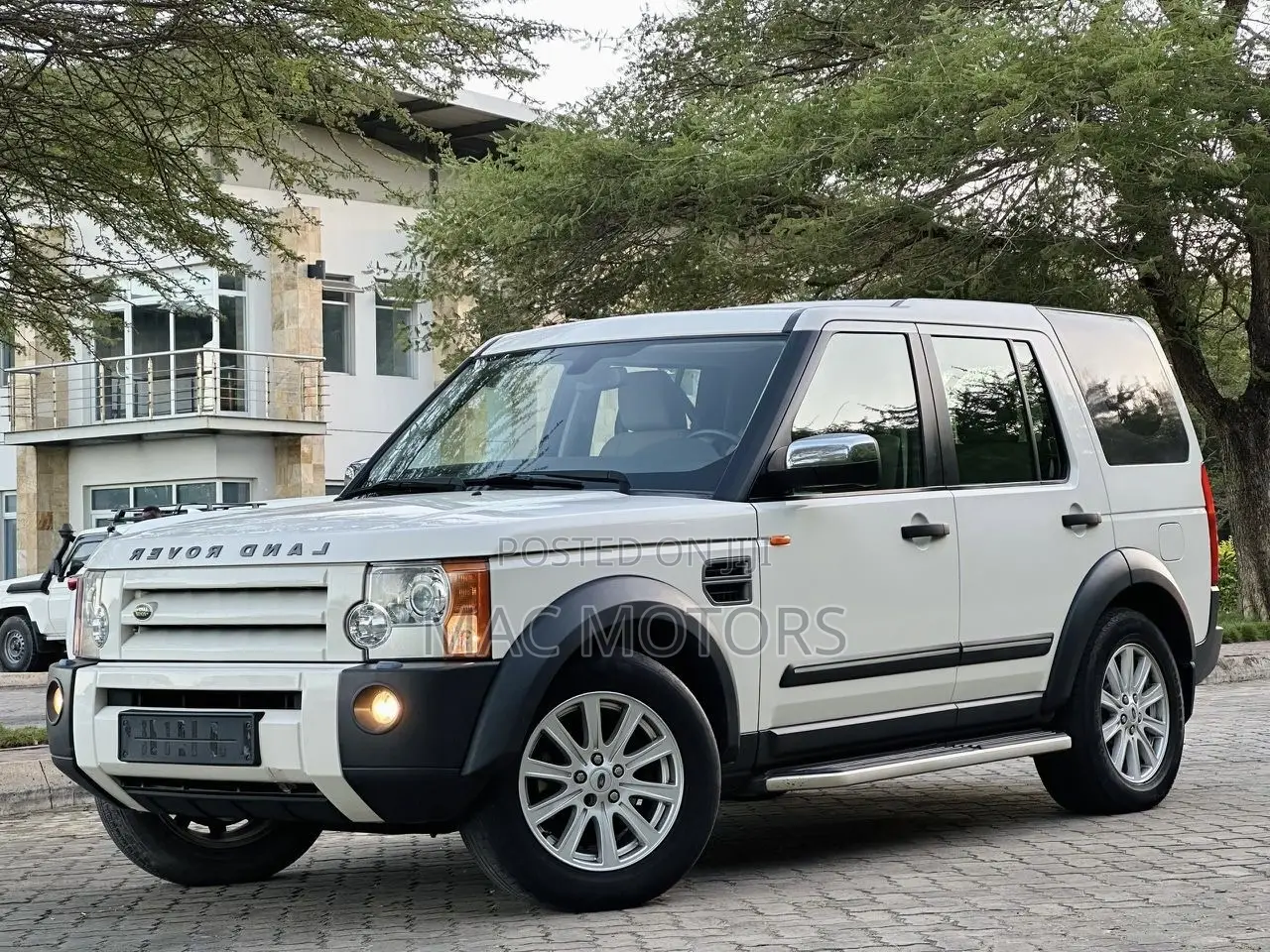 Land Rover Discovery 2009 White