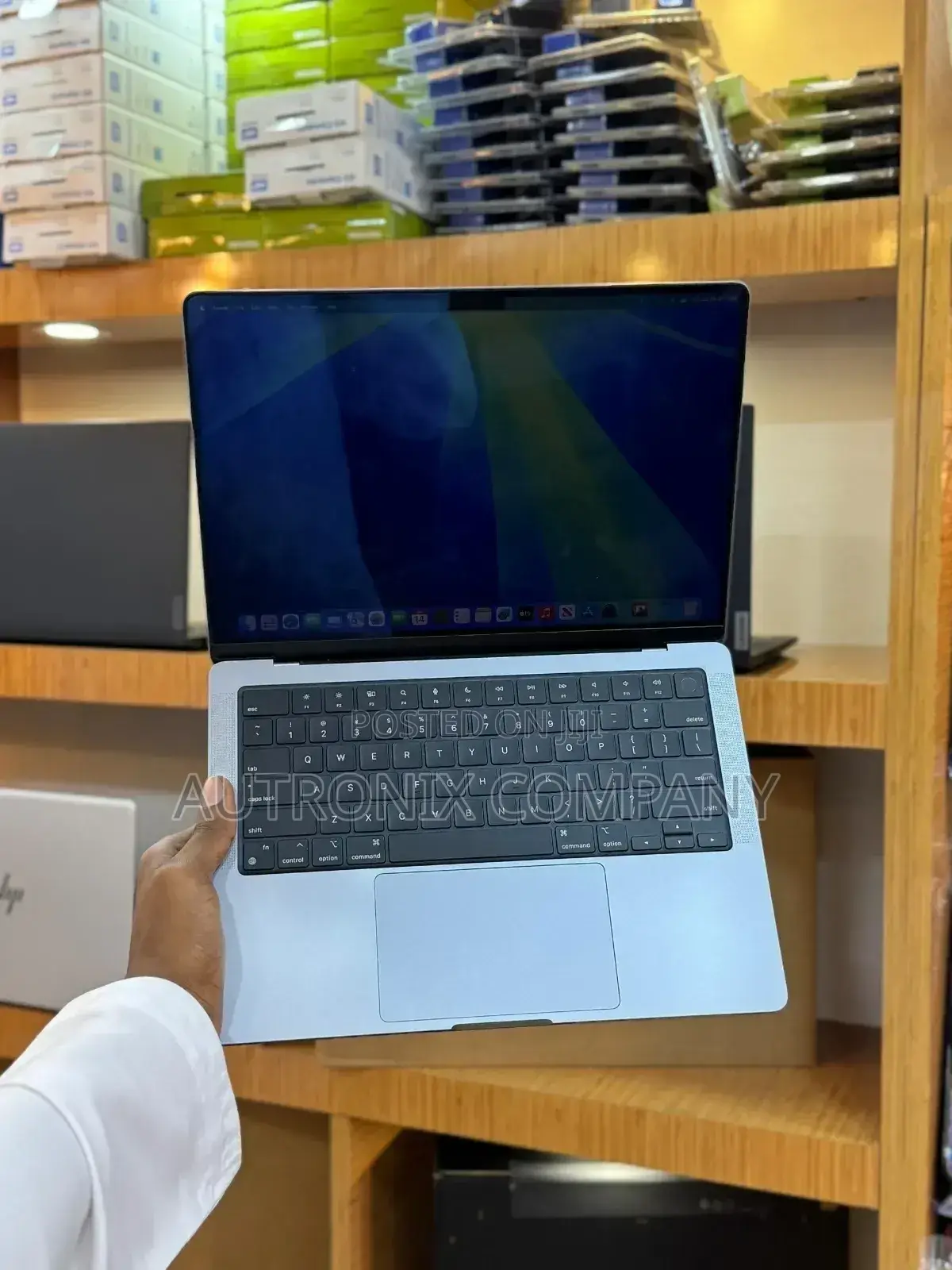 Laptop Apple MacBook Pro 2021 M1 16GB Apple M1 Pro SSD 512GB