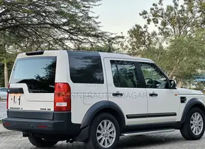 Land Rover Discovery 2009 White