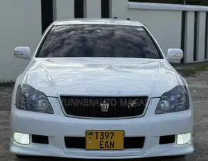 Photo - Toyota Crown 2006 White
