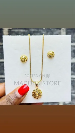 Women Fashionable Set of Necklace and Earrings
