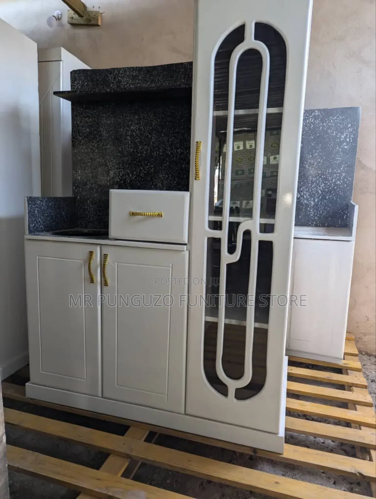 Kitchen Cabinet Ya Mtungi Wa Ges Very Very Clean