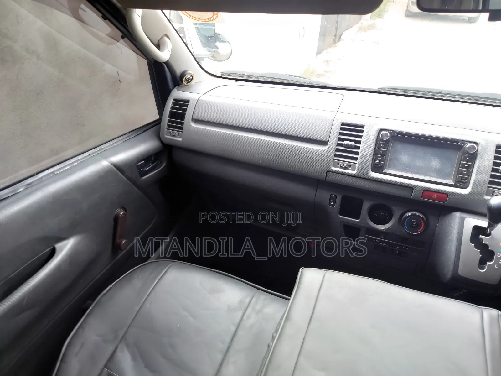 Toyota Quantum 2010 White