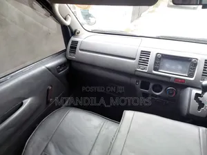 Toyota Quantum 2010 White