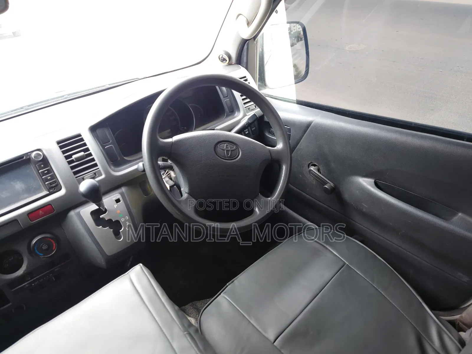 Toyota Quantum 2010 White