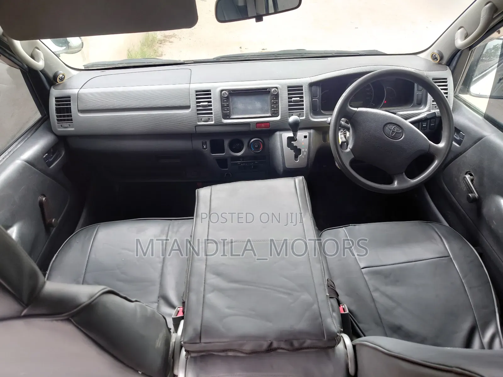 Toyota Quantum 2010 White