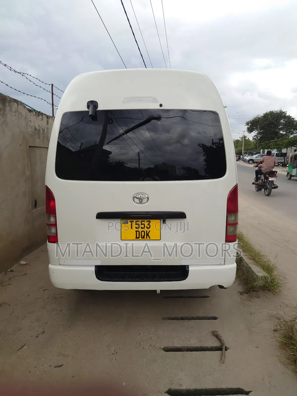 Toyota Quantum 2010 White